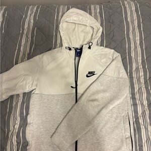 white mens nike windbreaker